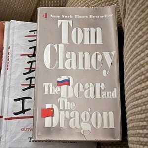 𝅺tom Clancy The Bear and the dragon